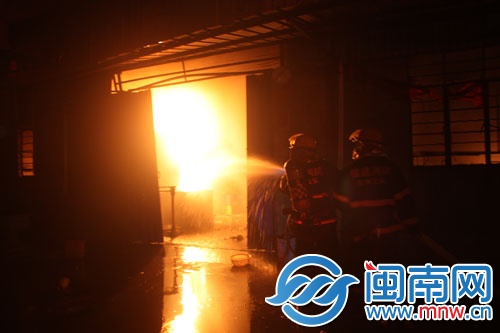 救火工作持續至昨日凌晨3時許