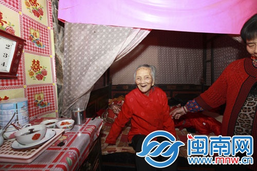 童謠唱著唱著，黃阿婆笑了