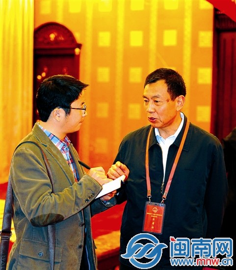 泉州市人大常委會主任陳?；邮鼙揪W記者采訪