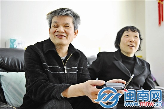 雖然生活不易，但老兩口互相照顧，面對生活也很樂觀