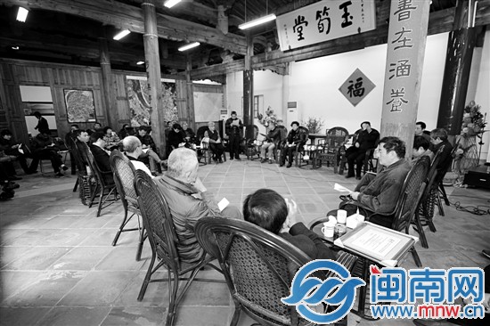 來自建筑界和文史界的二十多位專家學者齊聚一堂，聊