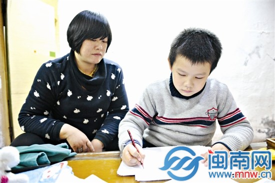 小澤煒干什么都坐不住，除了畫畫
