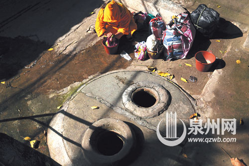 舊館驛巷里的人們保留著從豆生井汲水洗滌的習慣