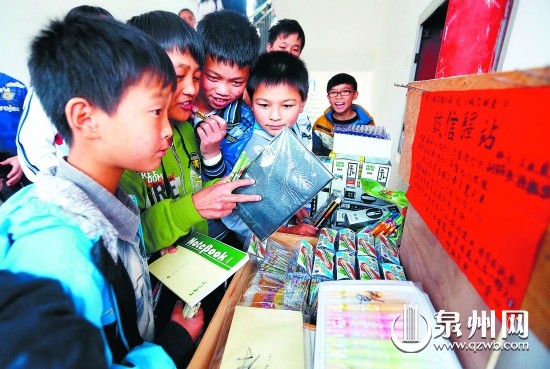 貨攤沒有管理員，付錢、找零全憑學生的誠信。