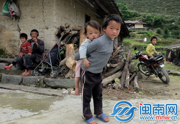 8歲的燦藝還有一個弟弟，兩個妹妹