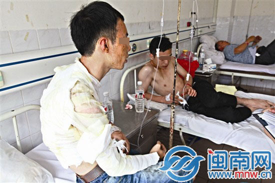 受傷的兩名男子，目前仍在醫院治療