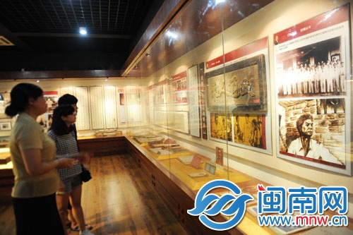 在黎大設有專門的陳列館，讓學生們學習這位僑界領袖