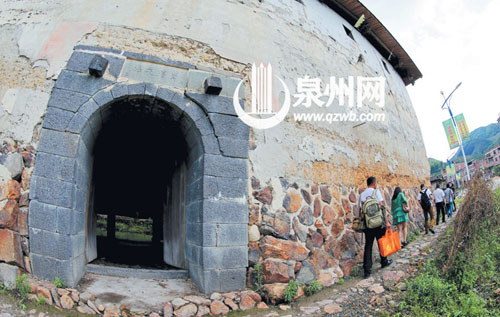 龍通土樓位于偏遠山村，離感德鎮區有將近1個小時車