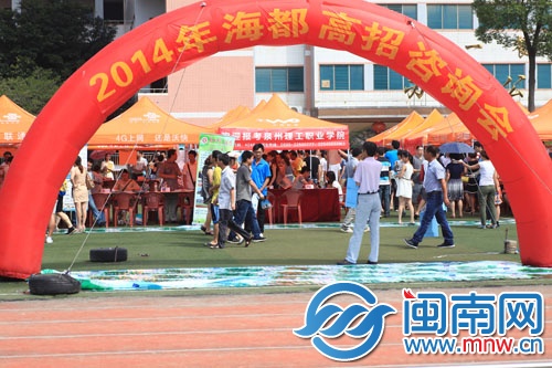 天氣炎熱，海都高招咨詢會人氣不減